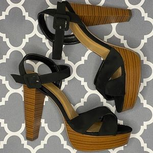 Black heels . Used 5 times but still super good conditions. Material : suede